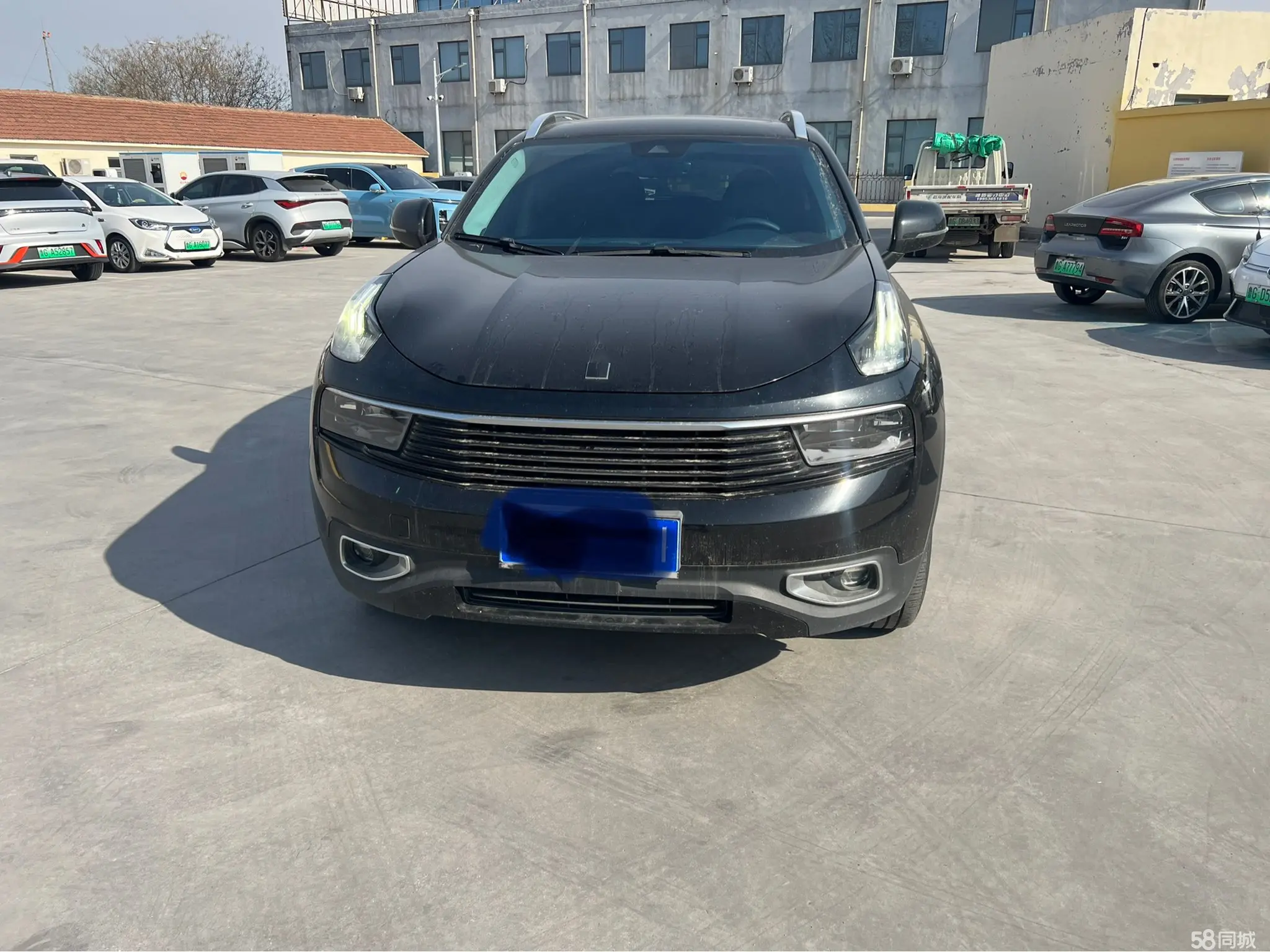 Lynk & Co 01 2018 #3 Lynk & Co 01 2018 car image #3