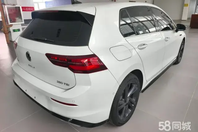 Volkswagen Golf 2023 car image #3