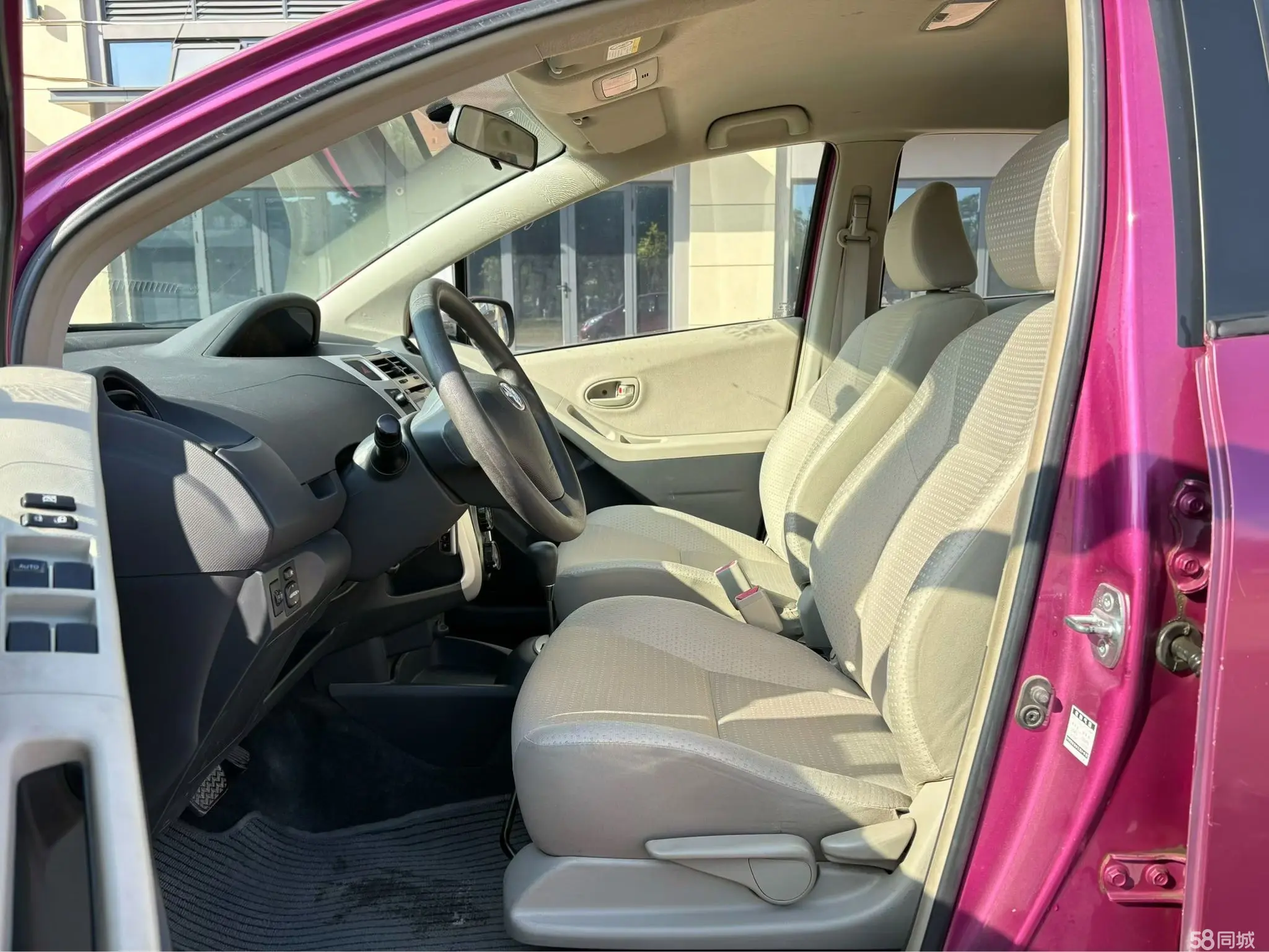 Toyota Yaris 2012 изображение автомобиля #3