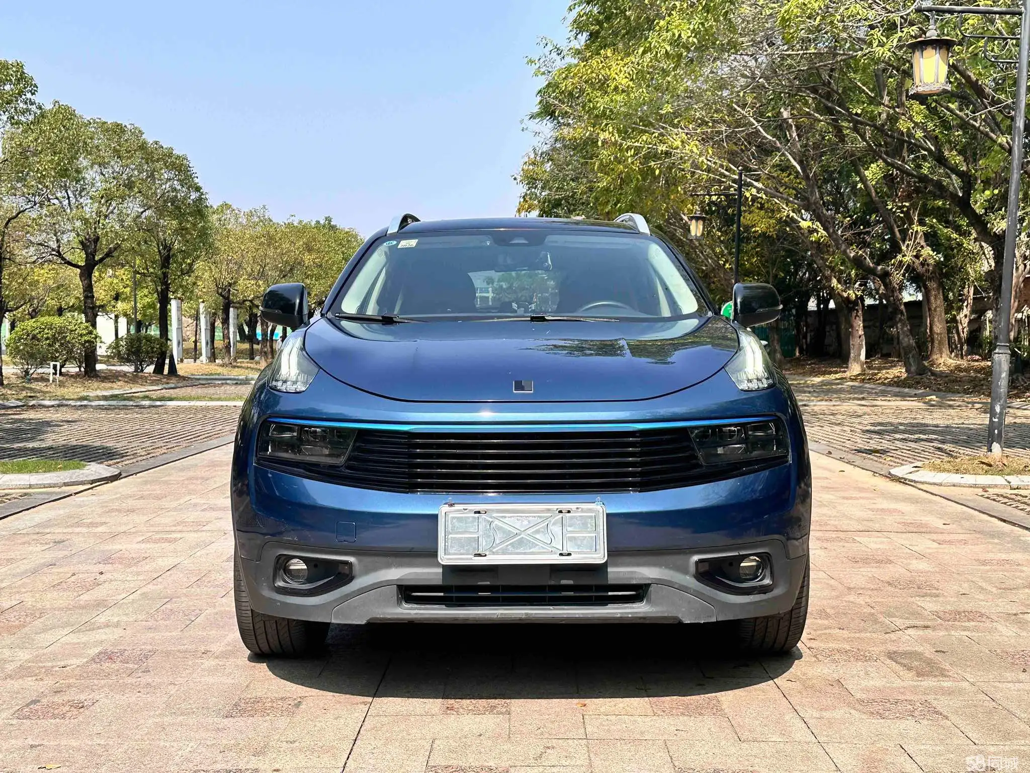 Lynk & Co 01 2018 #3 Lynk & Co 01 2018 car image #3