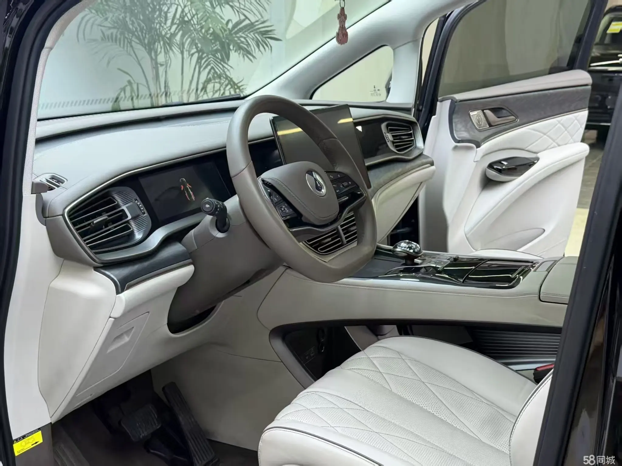 Denza D9 2024 صورة سيارة #3