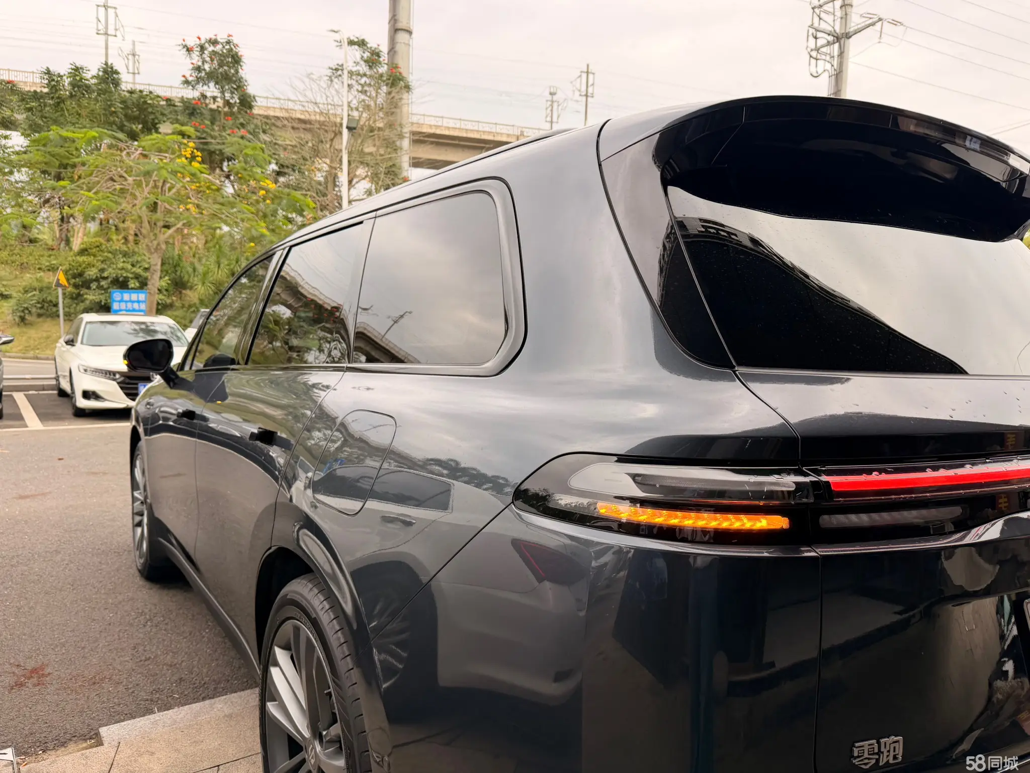 零跑汽车 零跑C16 2025 汽车图片 #3