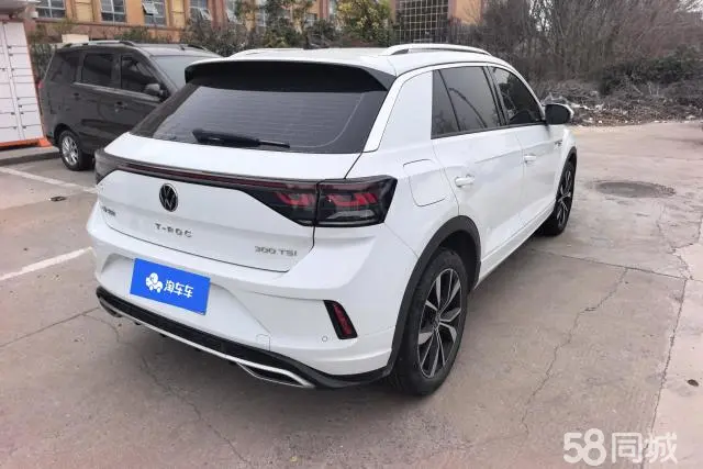 Volkswagen T-Roc 2023 car image #3