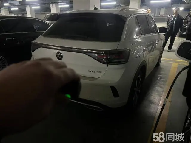 Volkswagen T-Roc 2024 immagine di auto #3