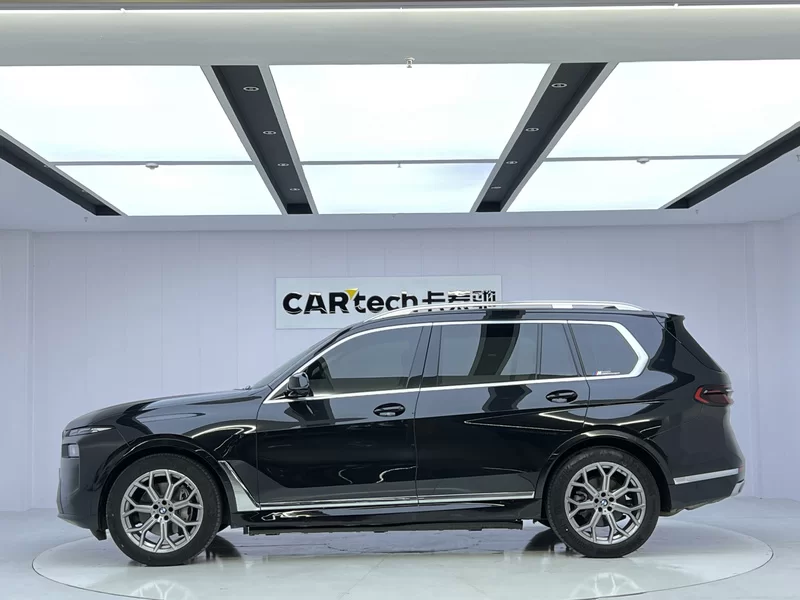 BMW X7 M60i 2023 car image #3