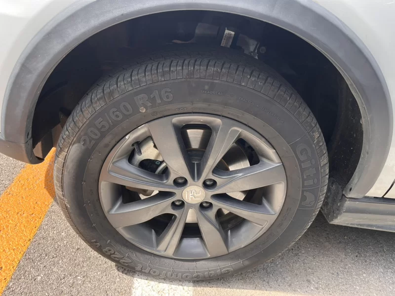 BYD Yuan New Energy 2019 car image #3