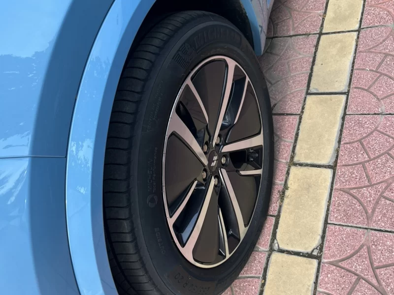 Li L8 2024 imagen de coche #3