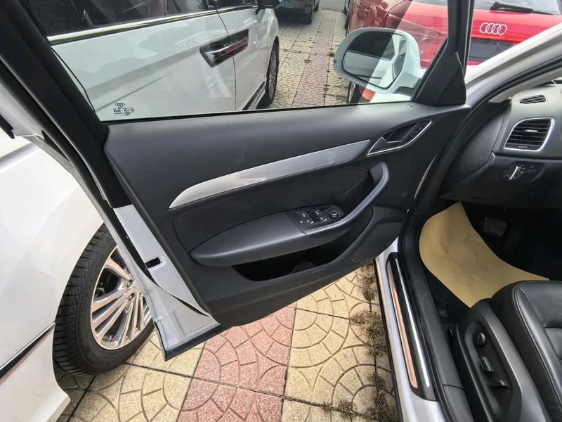 Audi Q3 2015 car image #3