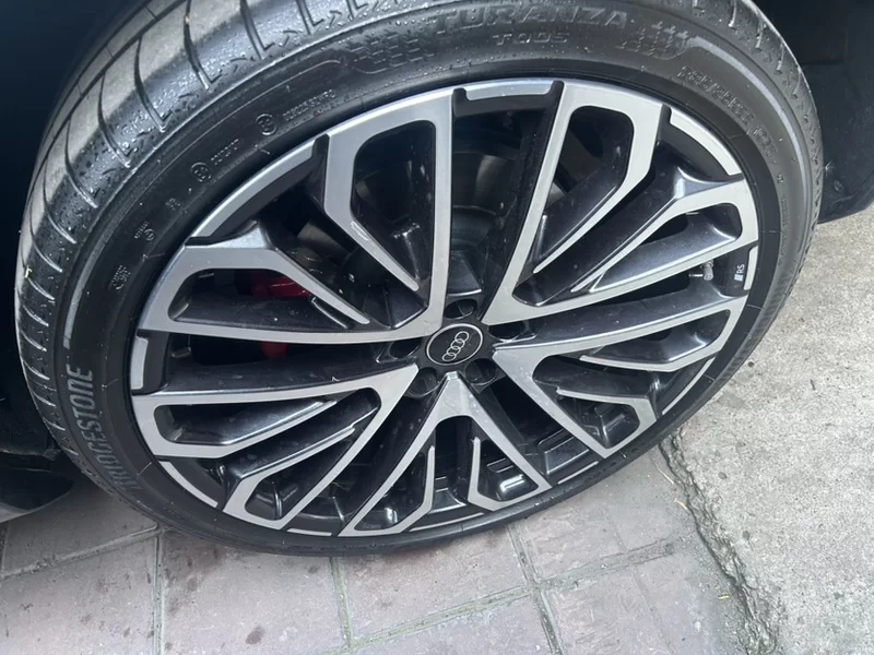 Audi SQ7 2024 car image #3