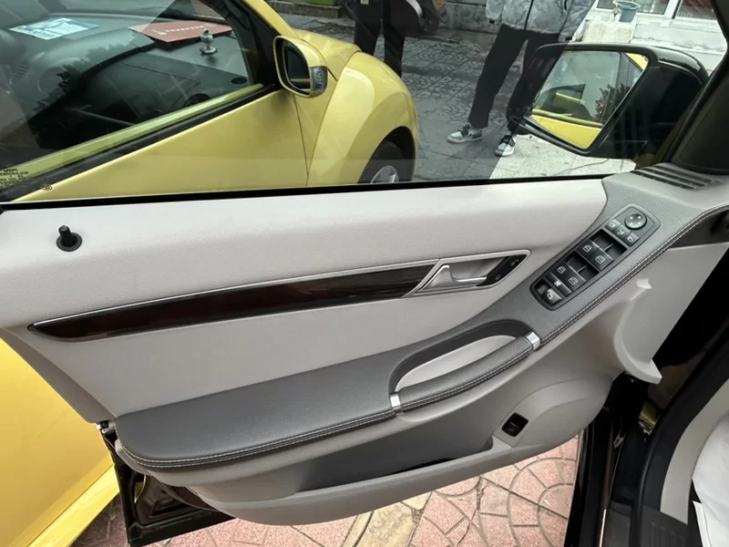 Mercedes-Benz R Class 2012 car image #3