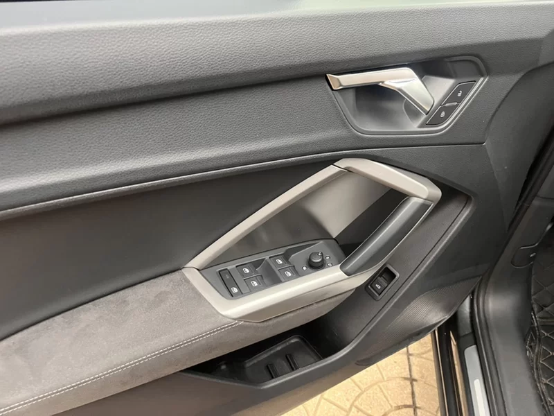 Audi Q3 2020 car image #3