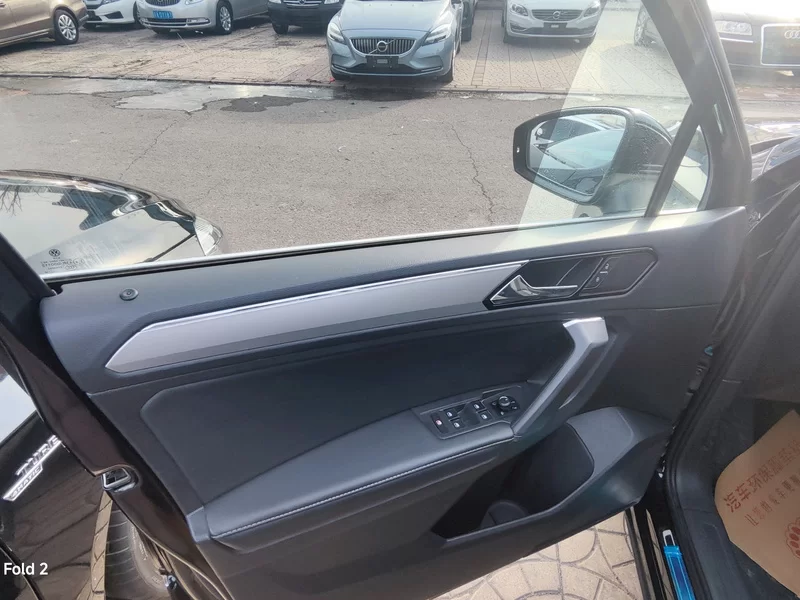 Volkswagen Tiguan L 2018 immagine di auto #3