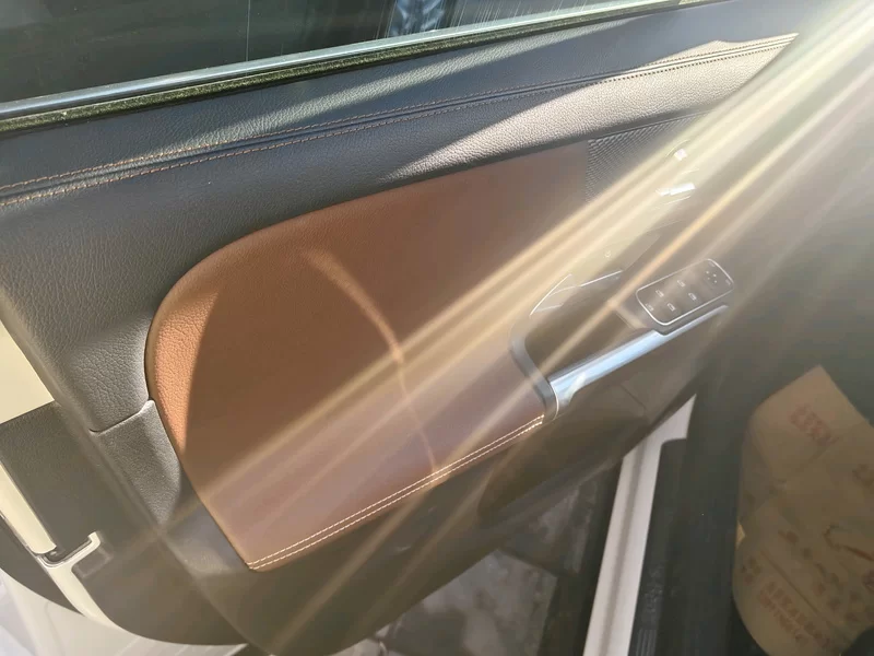 Mercedes-Benz GLB Class 2024 car image #3