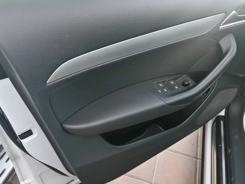 Audi Q3 2018 car image #3