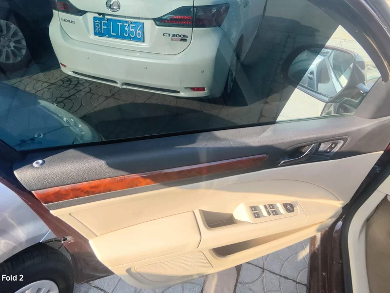 Skoda Superb 2011 car image #3