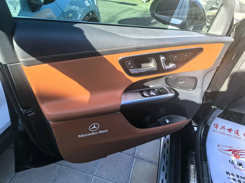 Mercedes-Benz GLC Class 2024 immagine di auto #3