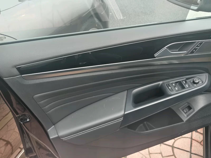 Volkswagen Passat 2024 car image #3