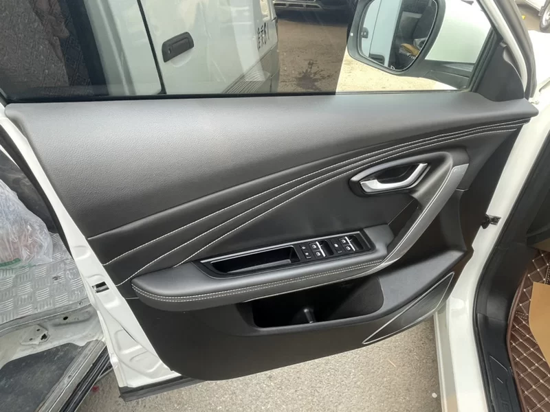 X70 2019 car image #3