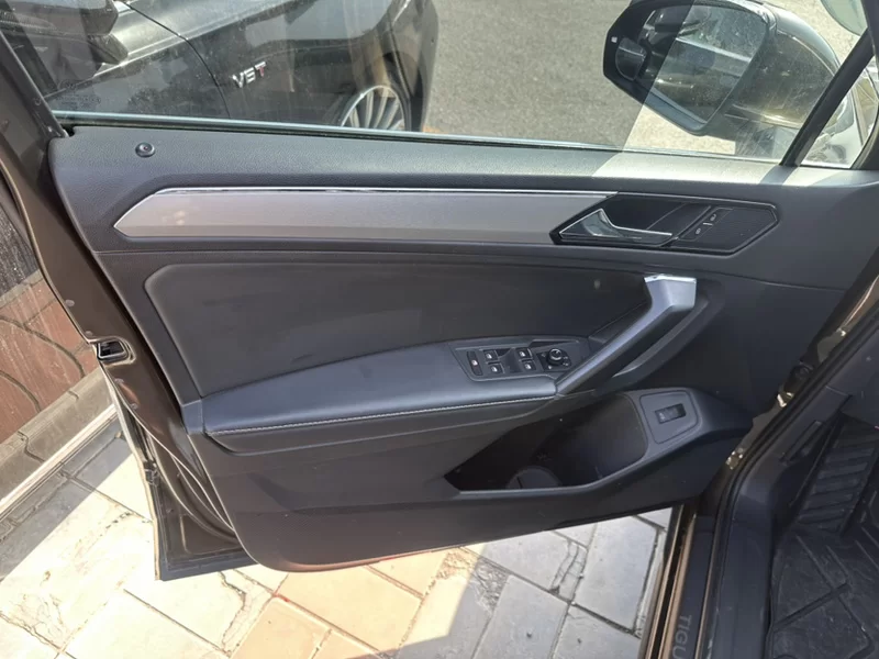 Volkswagen Tiguan L 2019 car image #3