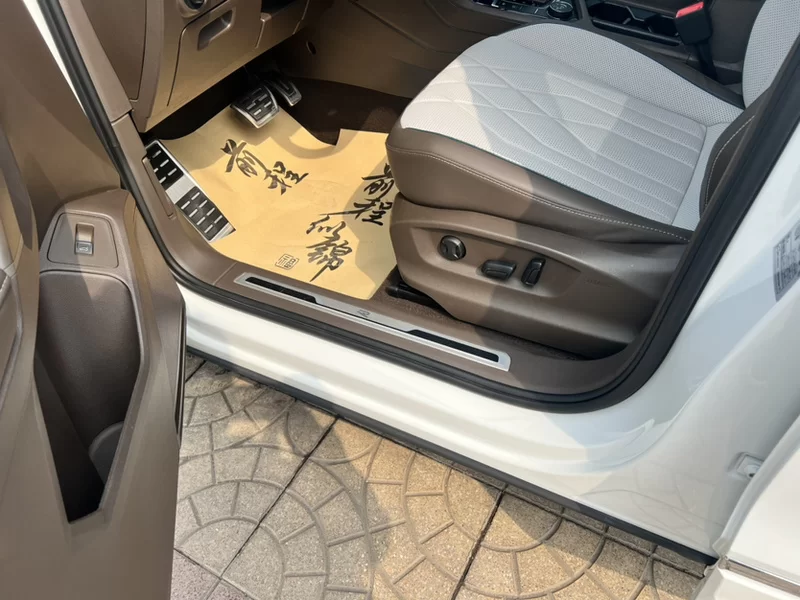 Volkswagen Tiguan L 2023 car image #3