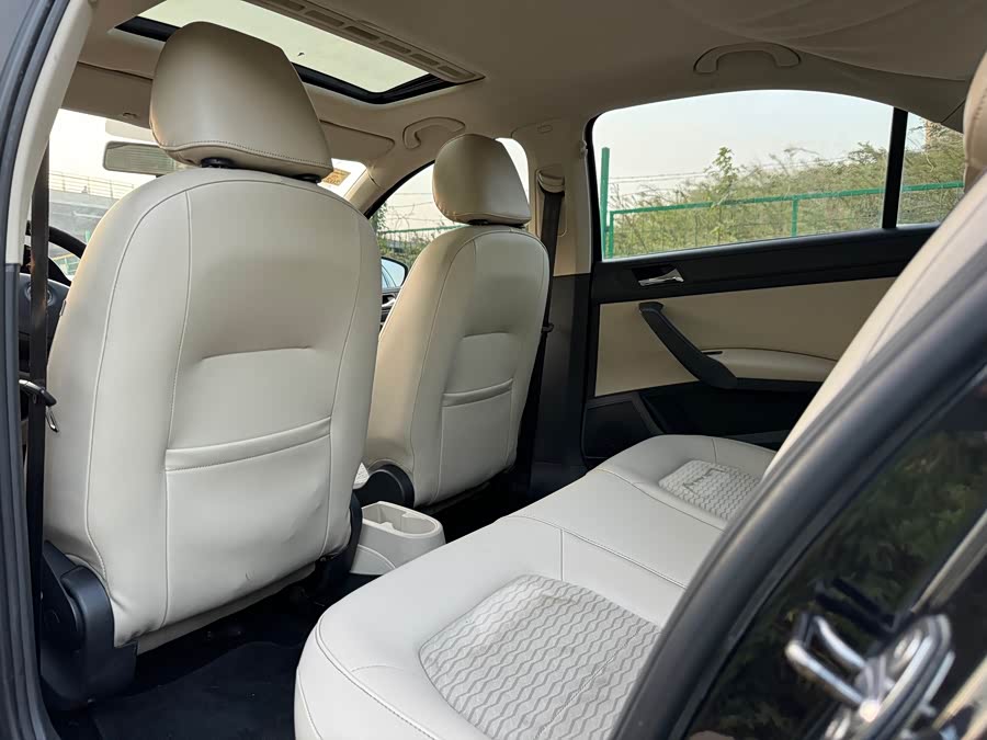 Skoda Rapid 2013 imagen de coche #12