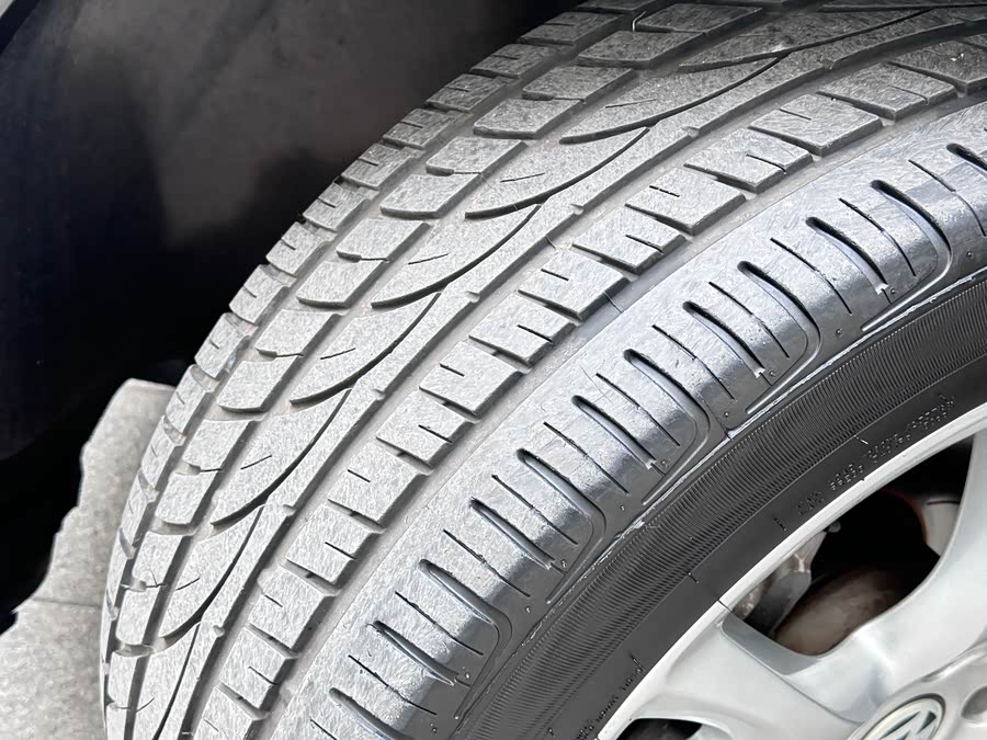 Volkswagen Touareg 2010 immagine di auto #12