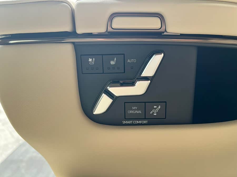 Toyota Alphard car image #12