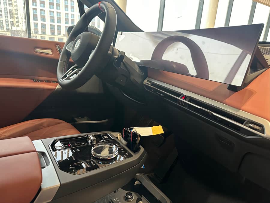 BMW iX M60 imagem de carro #12