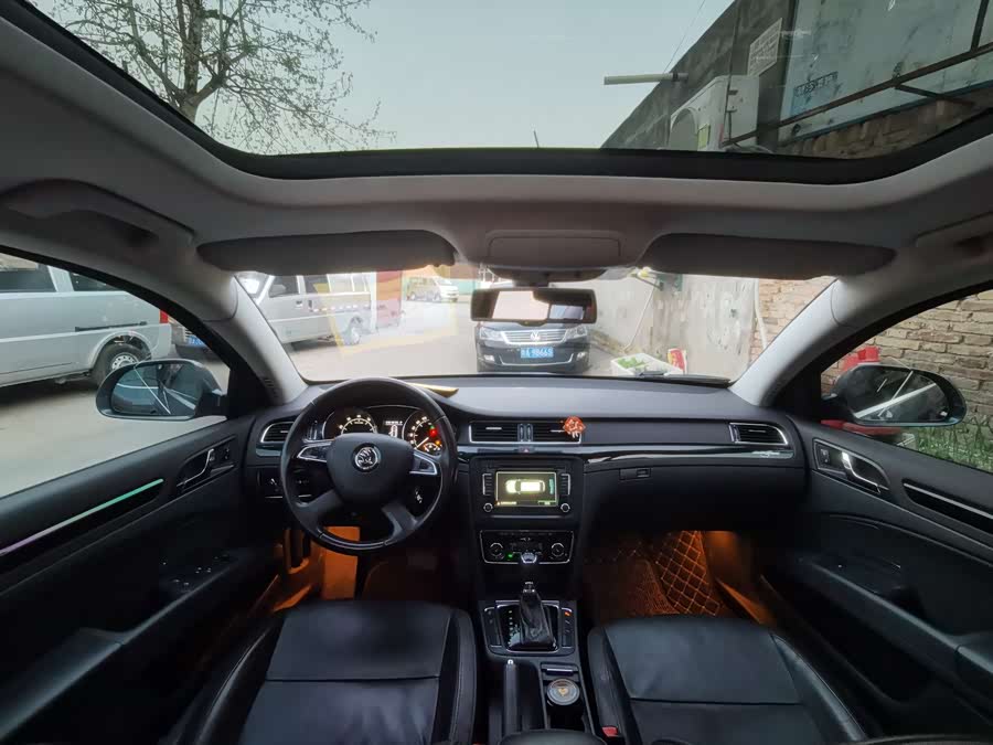 Skoda Superb Combi 2014 car image #12