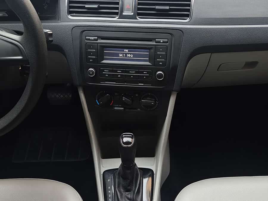 Skoda Rapid 2016 #12 Skoda Rapid 2016 car image #12