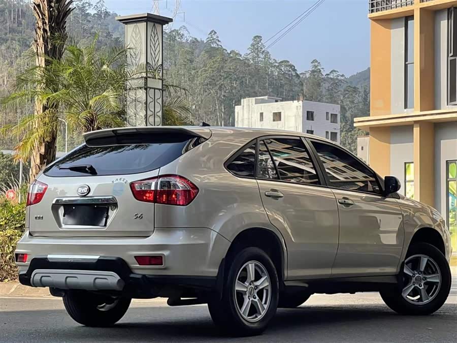 BYD S6 2015 #12 BYD S6 2015 car image #12