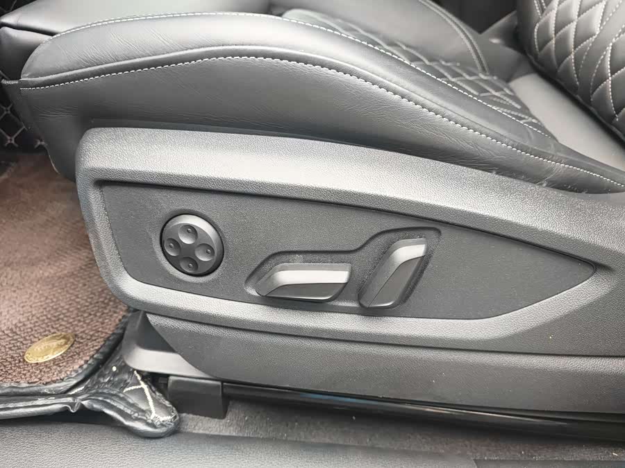 Audi SQ5 2023 immagine di auto #12