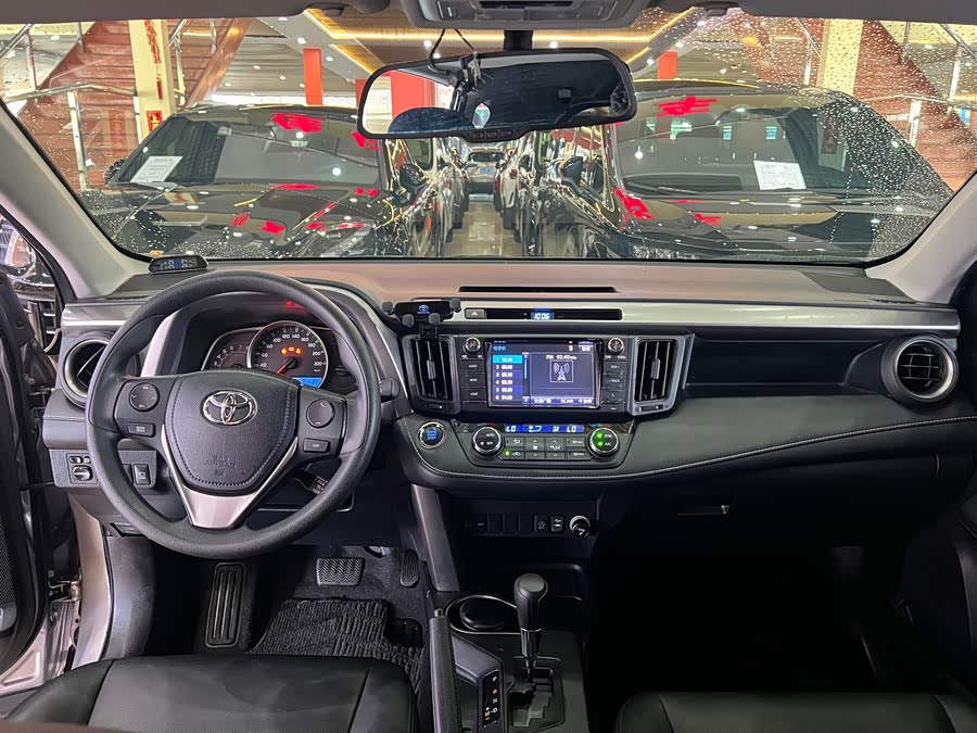 Toyota RAV4 2019 car image #12