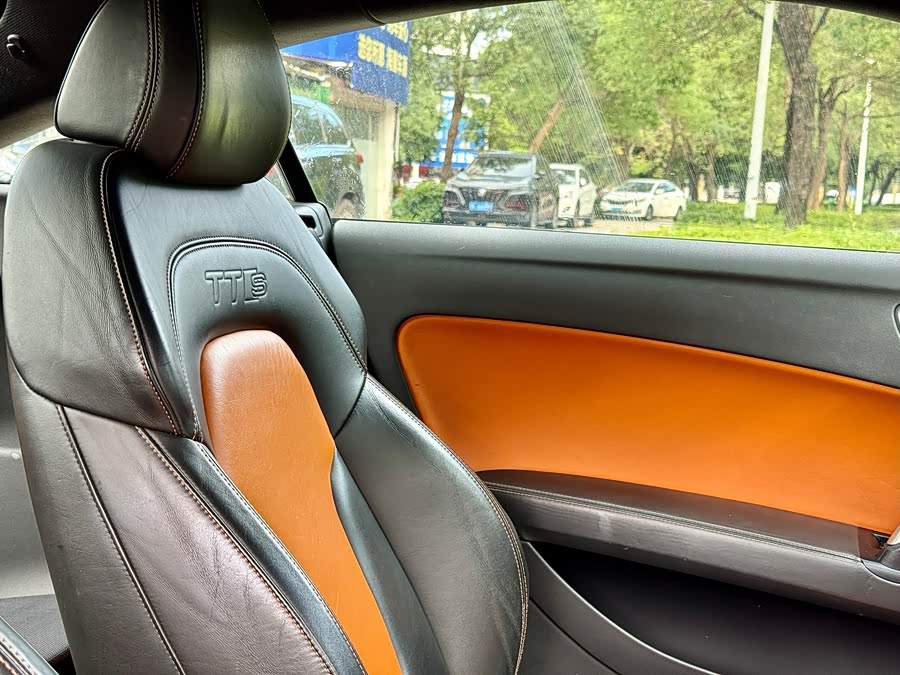 Audi TTS 2011 car image #12