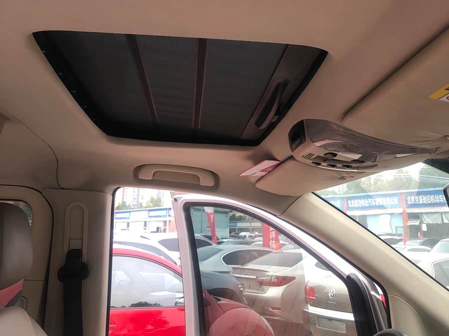 奔驰 唯雅诺 2012 汽车图片 #12