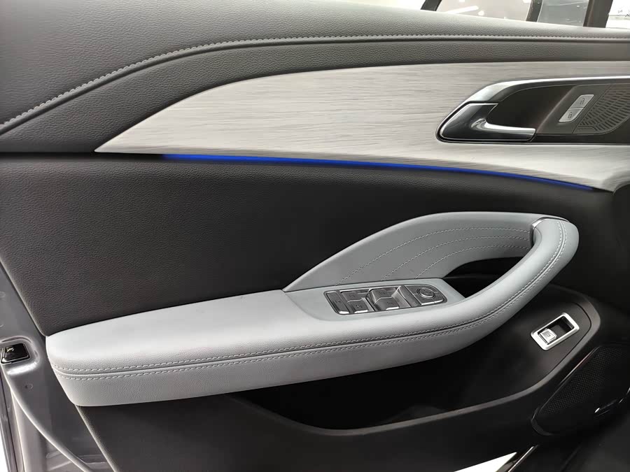 HongQi H5 PHEV 2025 car image #12