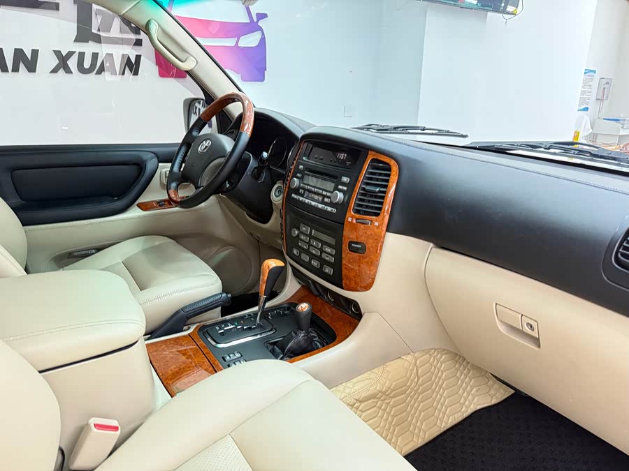 Toyota Land Cruiser 2004 #12 Toyota Land Cruiser 2004 car image #12