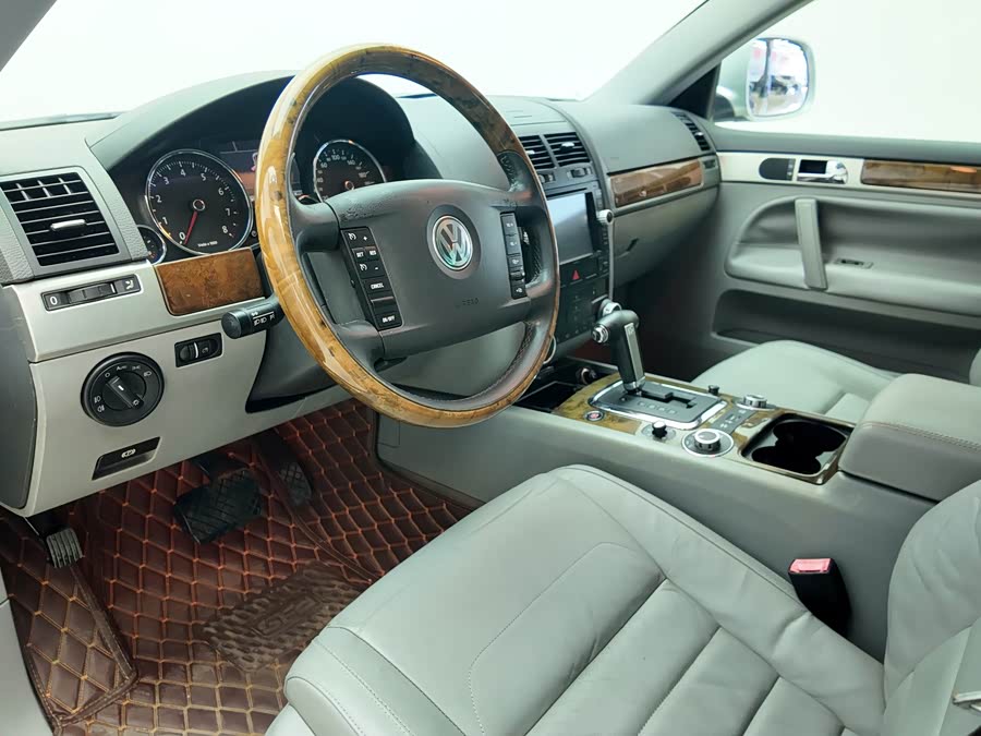 Volkswagen Touareg 2010 immagine di auto #12