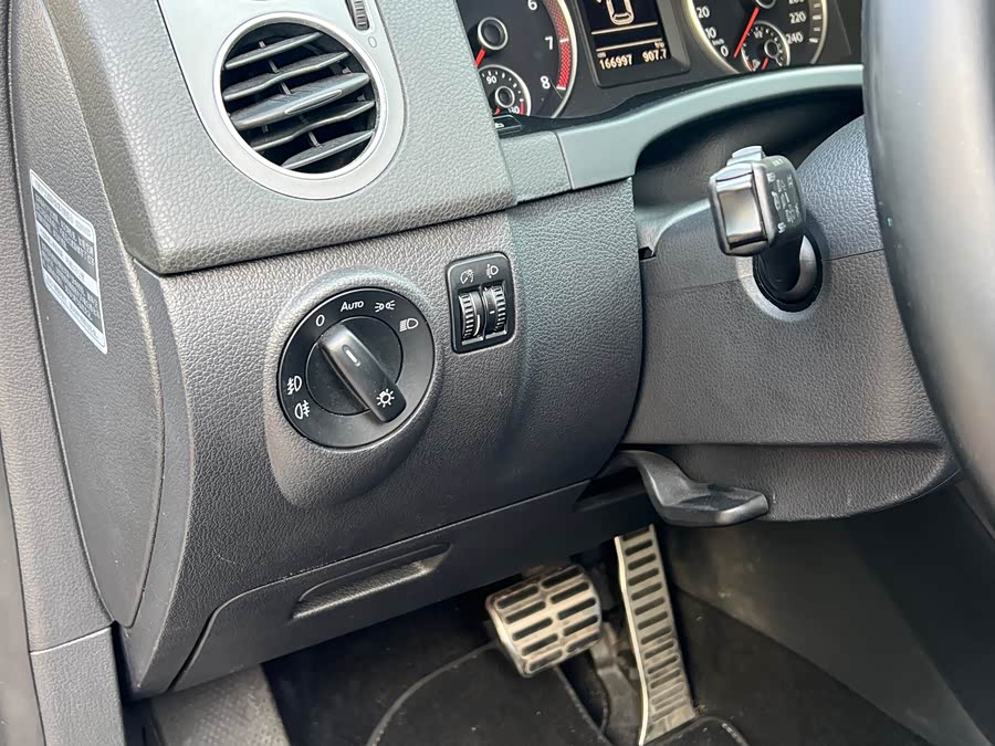 Volkswagen Golf (Imported) 2012 imagem de carro #12