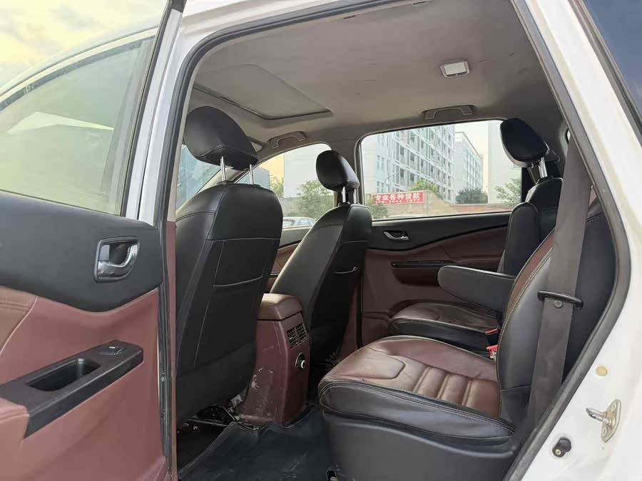 Forthing SX6 2017 #12 Forthing SX6 2017 car image #12