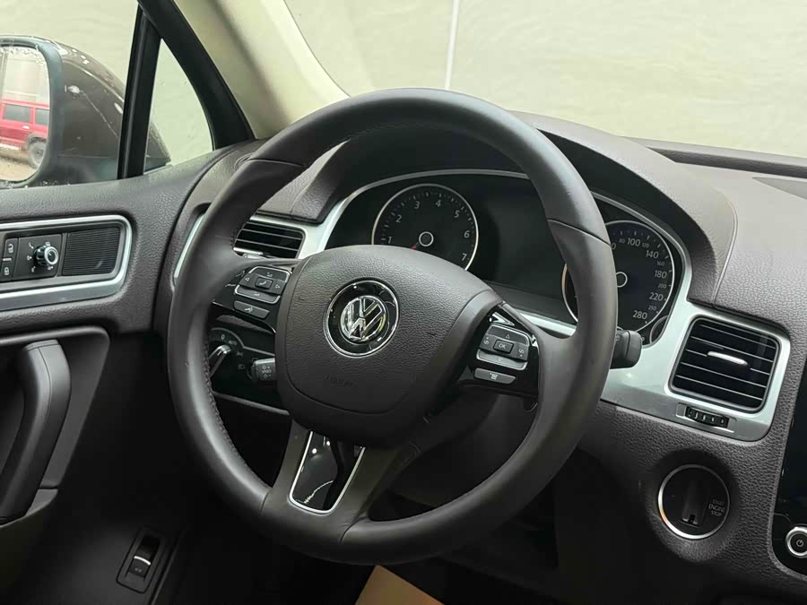 Volkswagen Touareg 2014 car image #12