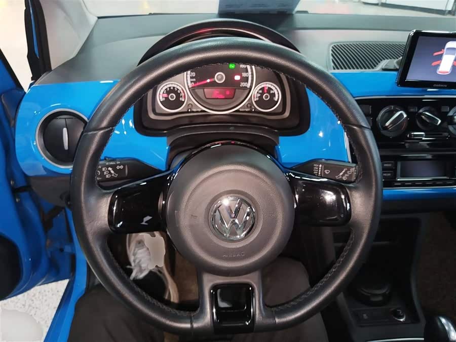 Volkswagen up! 2016 imagem de carro #12