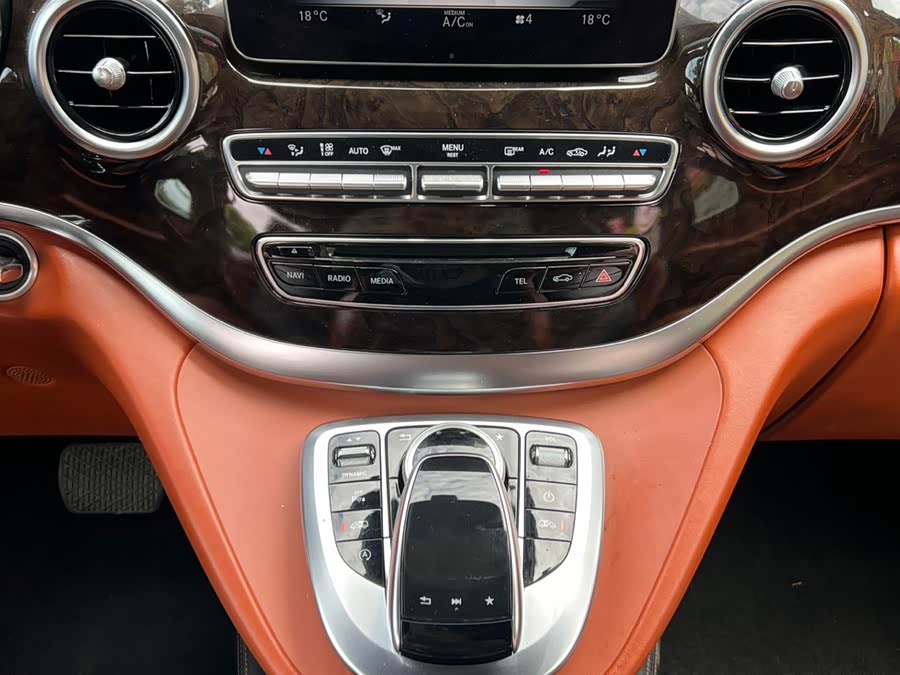 Mercedes-Benz V Class 2020 car image #12