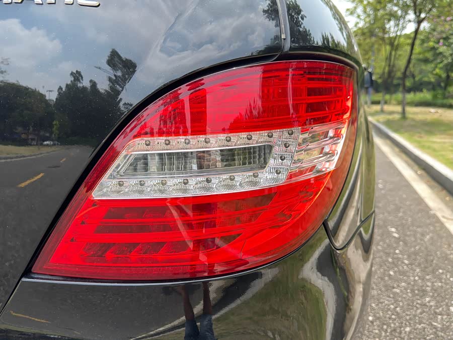 Mercedes-Benz R Class 2009 car image #12