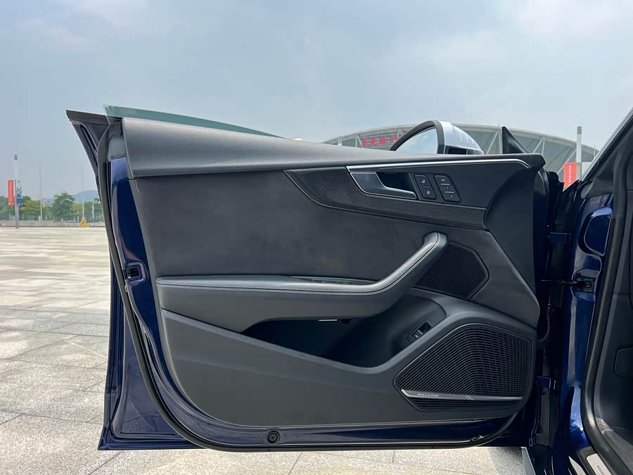 Audi S5 2018 car image #12