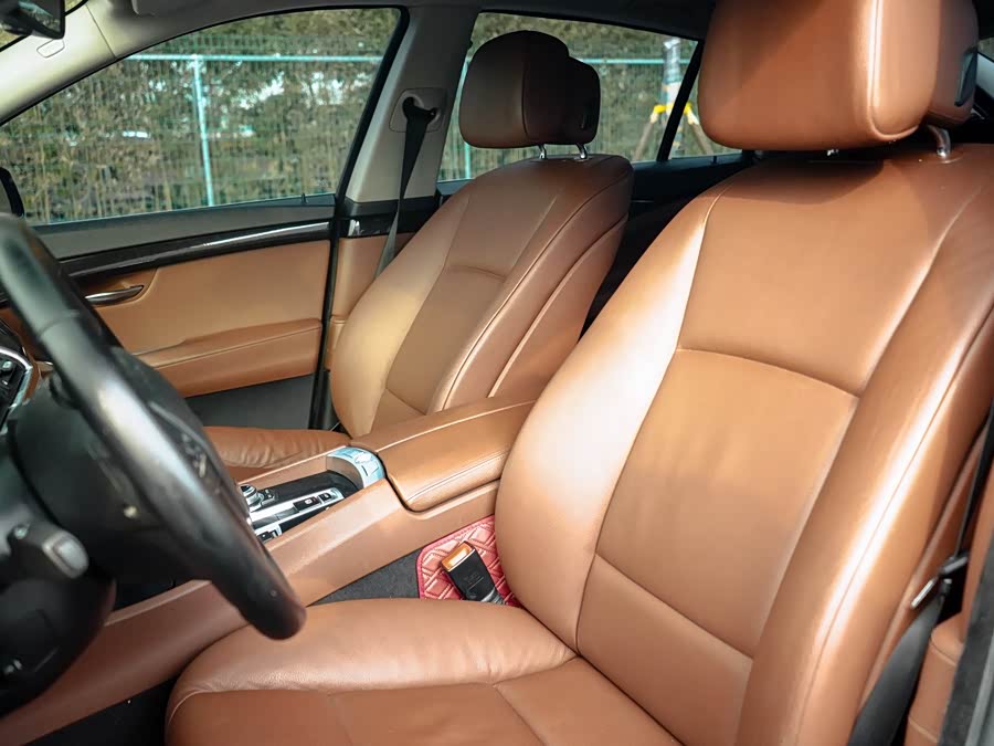 BMW 5 Series GT 2012 immagine di auto #12