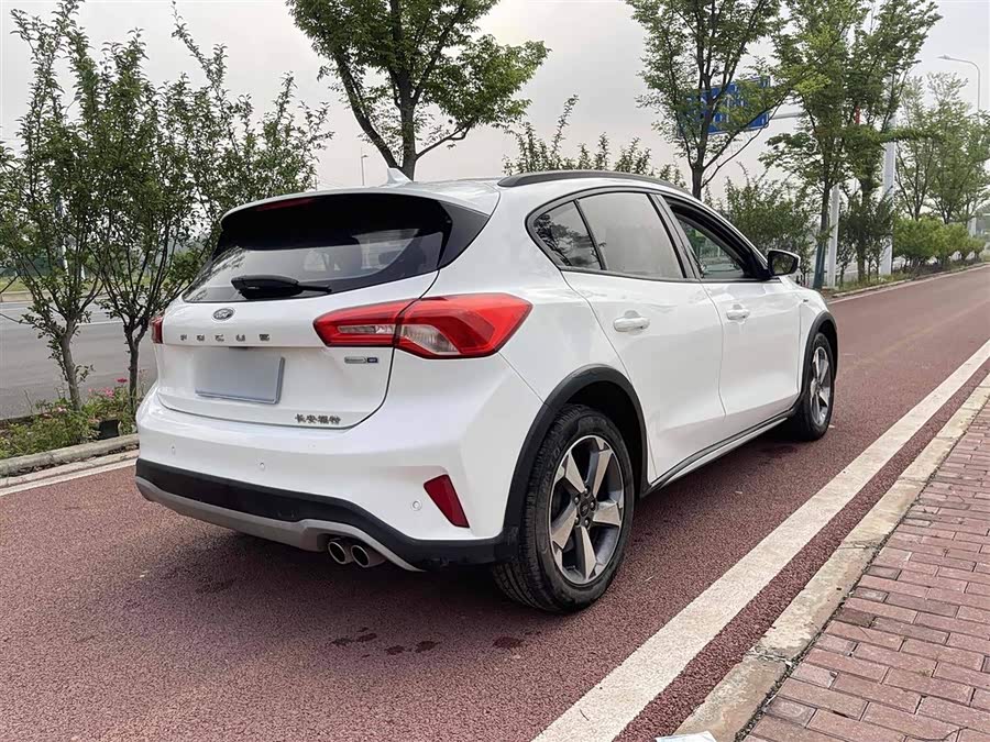 Ford Focus Active 2021 car image #12