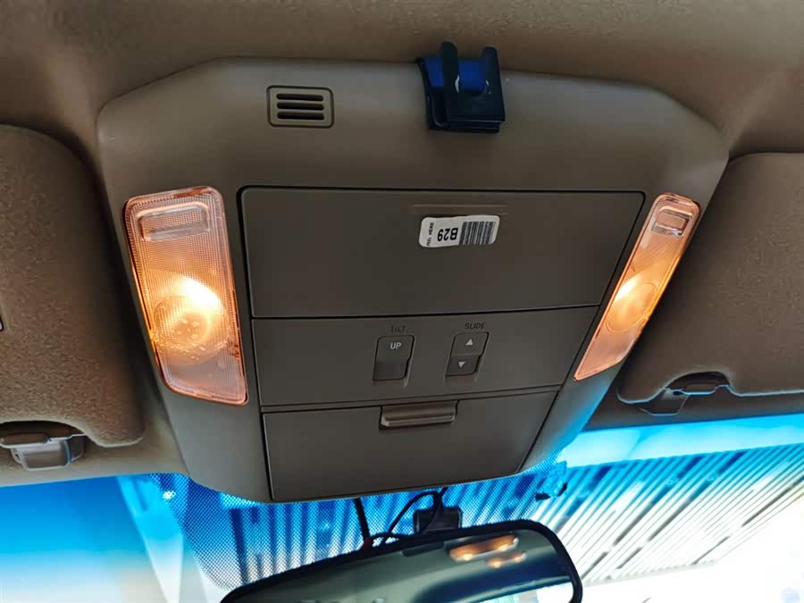 Toyota Sequoia 2018 immagine di auto #12