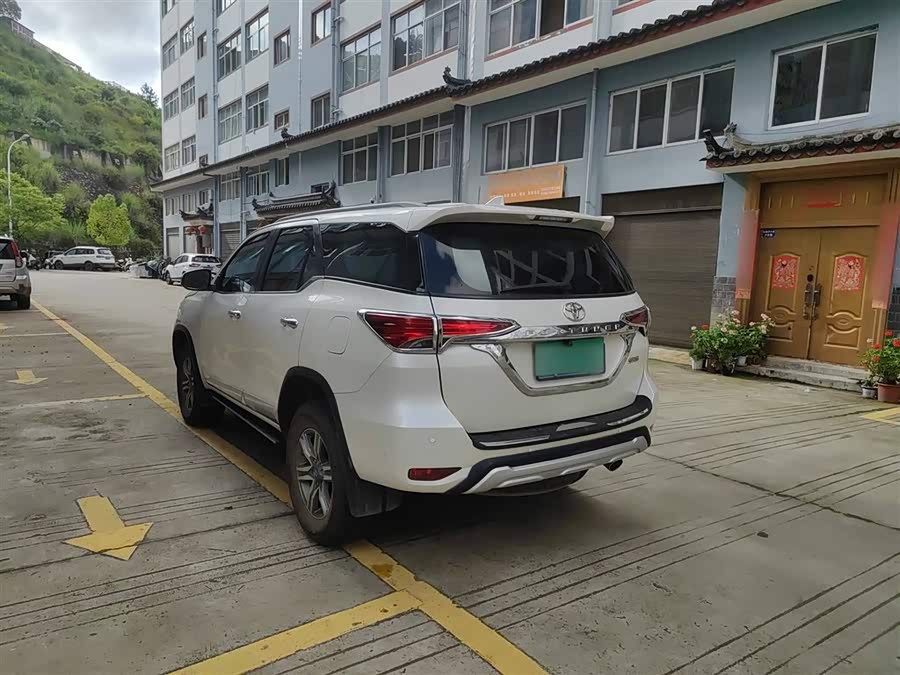 Toyota Fortuner 2018 car image #12