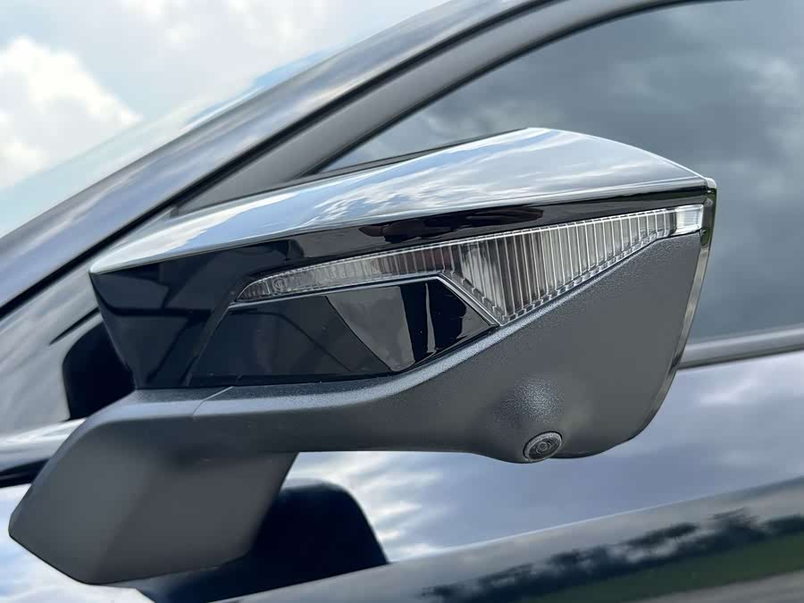 Changan UNI-V iDD 2024 صورة سيارة #12